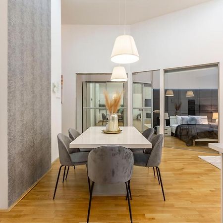 Luxurious & Spacious Downtown Residence In Liszt Ferenc Square ブダペスト エクステリア 写真