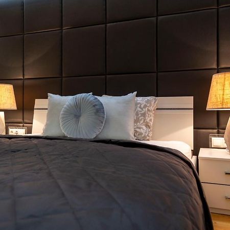 Luxurious & Spacious Downtown Residence In Liszt Ferenc Square ブダペスト エクステリア 写真