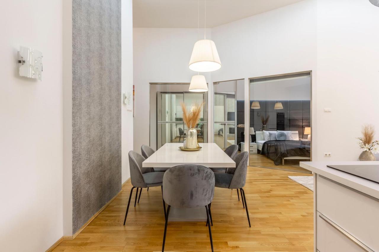 Luxurious & Spacious Downtown Residence In Liszt Ferenc Square ブダペスト エクステリア 写真