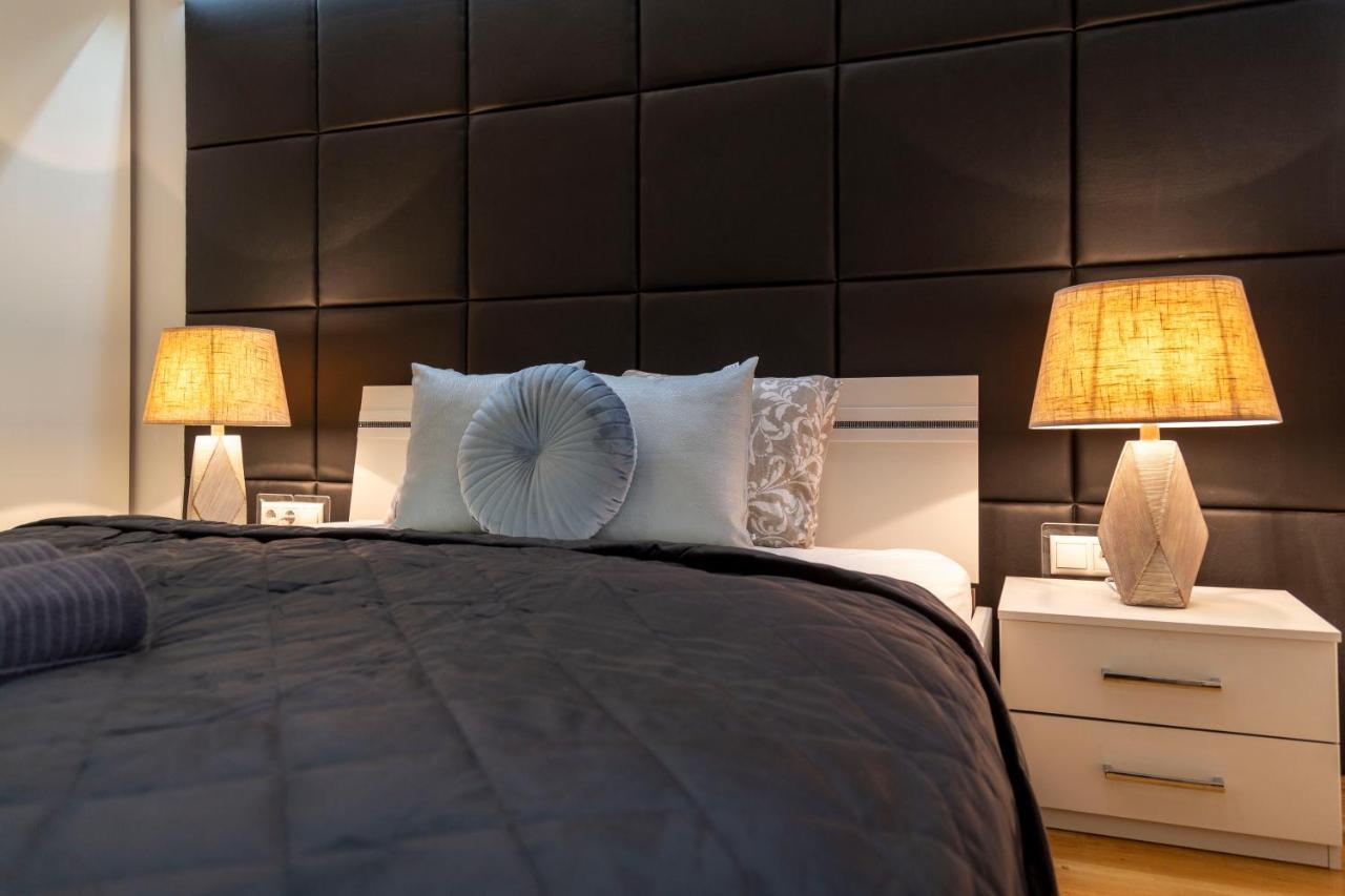 Luxurious & Spacious Downtown Residence In Liszt Ferenc Square ブダペスト エクステリア 写真