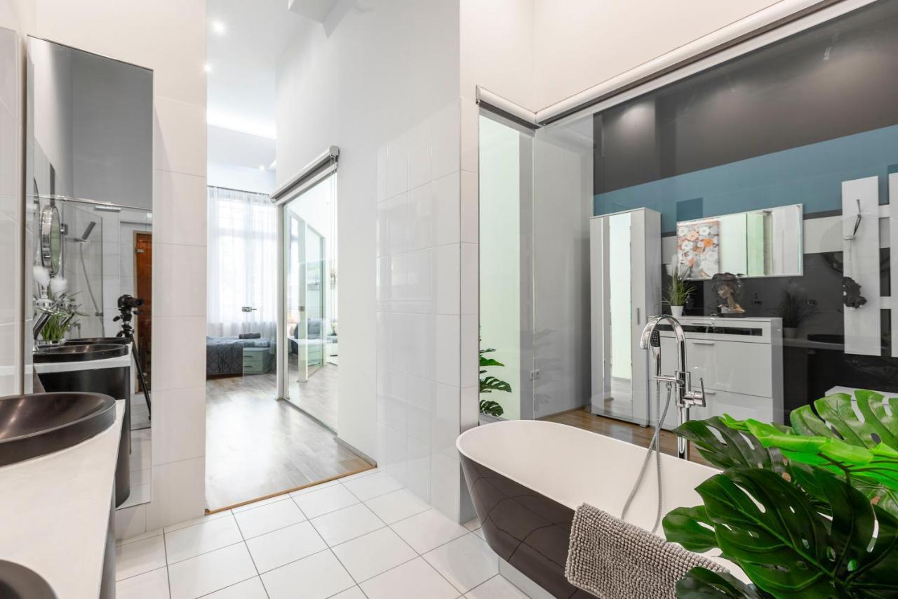 Luxurious & Spacious Downtown Residence In Liszt Ferenc Square ブダペスト エクステリア 写真