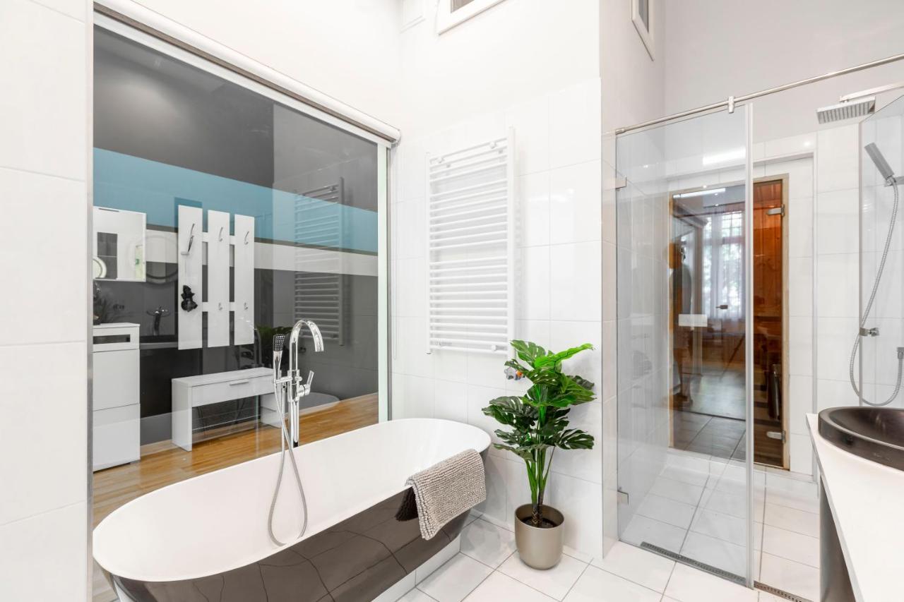 Luxurious & Spacious Downtown Residence In Liszt Ferenc Square ブダペスト エクステリア 写真