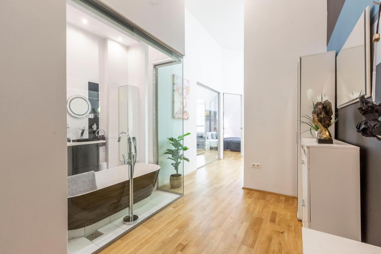 Luxurious & Spacious Downtown Residence In Liszt Ferenc Square ブダペスト エクステリア 写真
