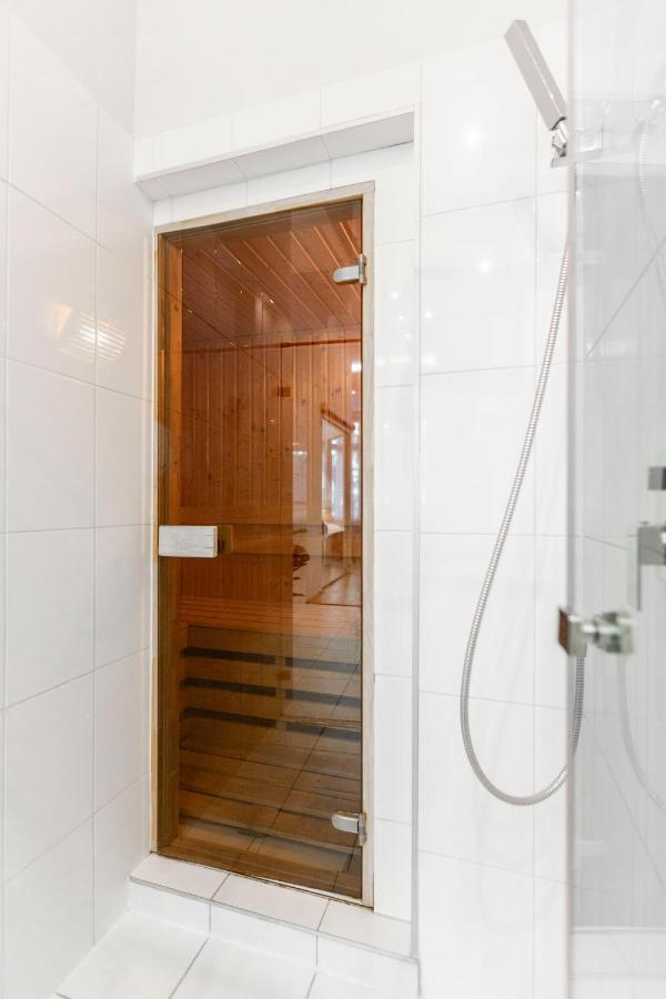 Luxurious & Spacious Downtown Residence In Liszt Ferenc Square ブダペスト エクステリア 写真