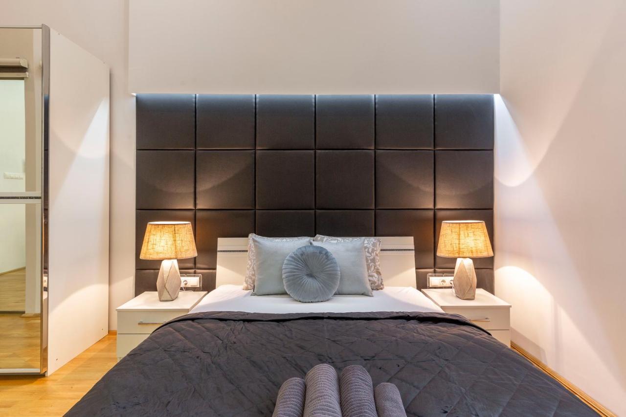 Luxurious & Spacious Downtown Residence In Liszt Ferenc Square ブダペスト エクステリア 写真