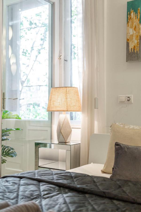 Luxurious & Spacious Downtown Residence In Liszt Ferenc Square ブダペスト エクステリア 写真