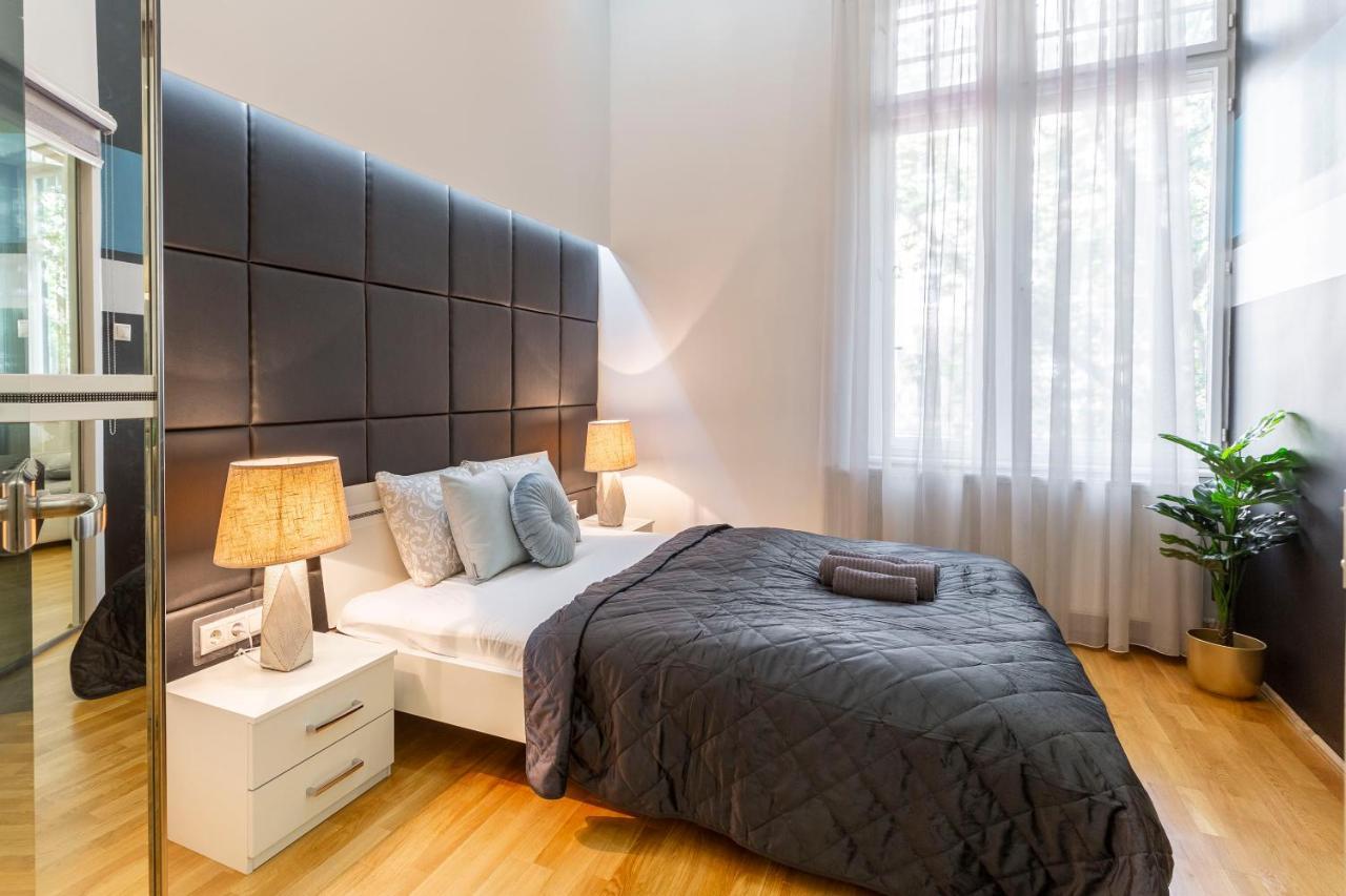 Luxurious & Spacious Downtown Residence In Liszt Ferenc Square ブダペスト エクステリア 写真