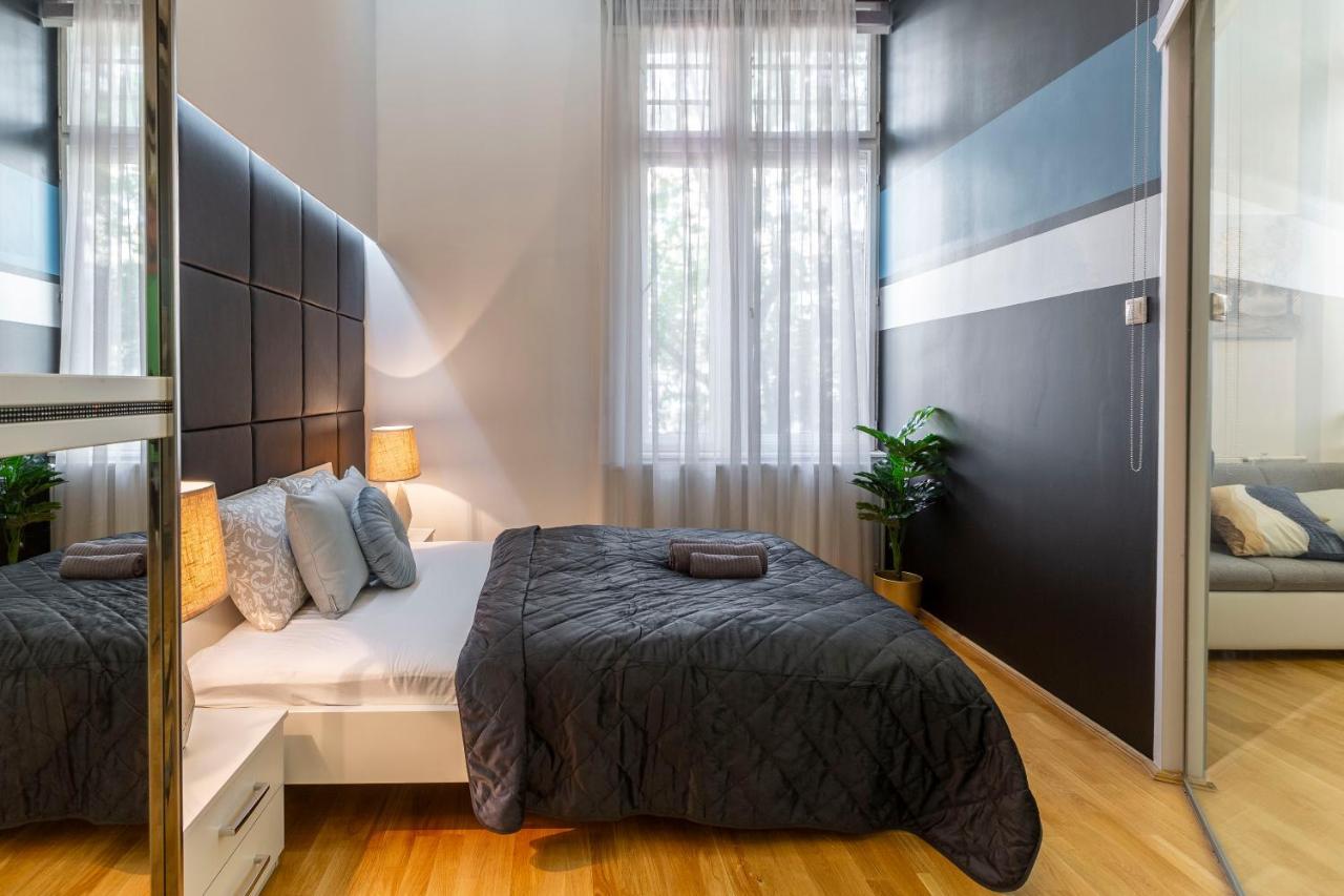 Luxurious & Spacious Downtown Residence In Liszt Ferenc Square ブダペスト エクステリア 写真