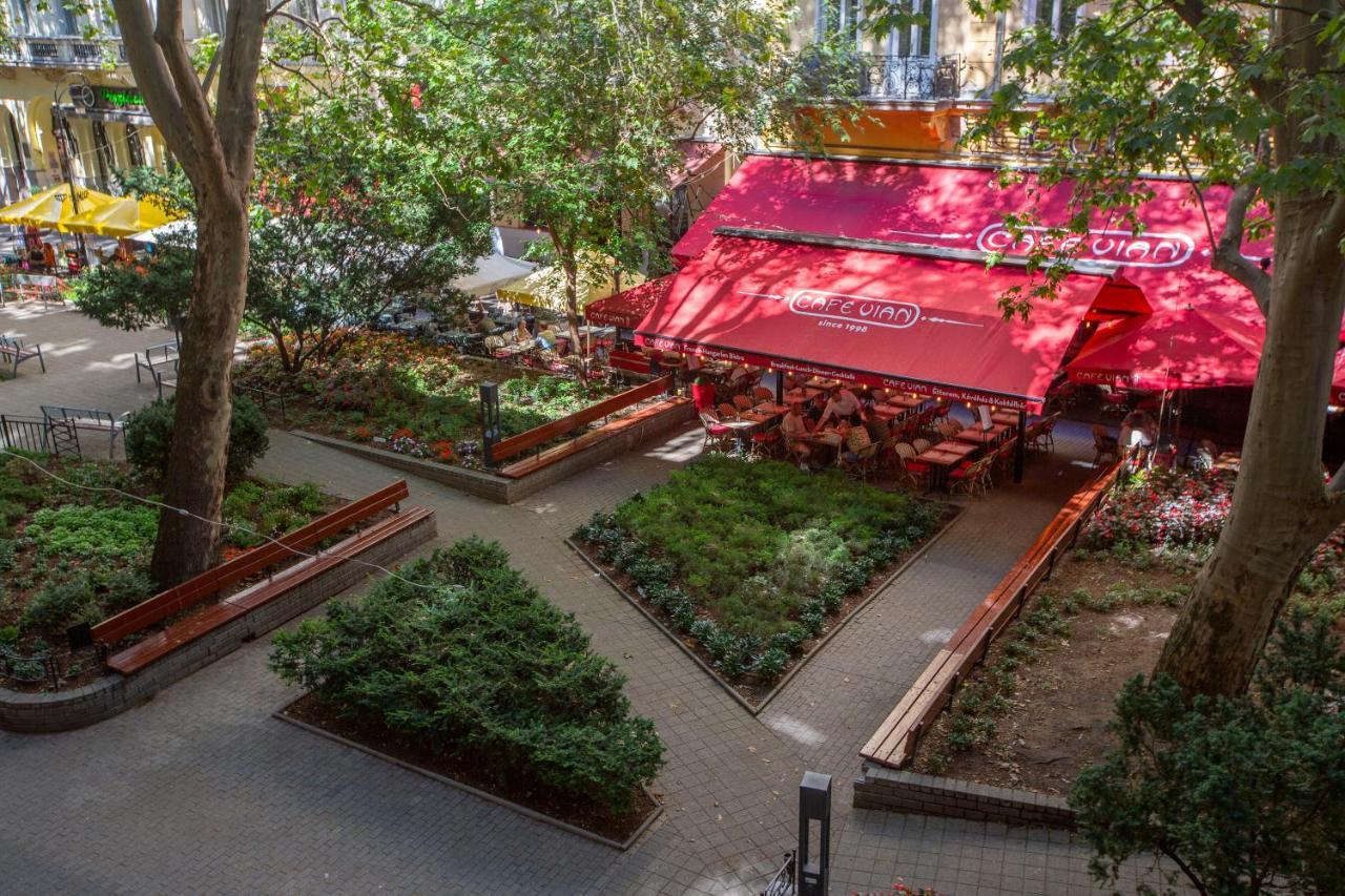 Luxurious & Spacious Downtown Residence In Liszt Ferenc Square ブダペスト エクステリア 写真