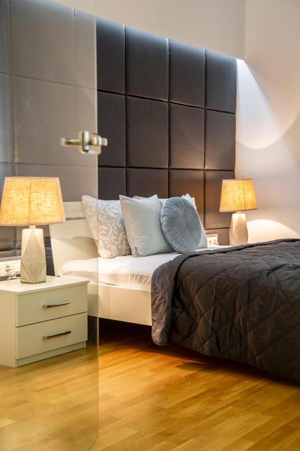 Luxurious & Spacious Downtown Residence In Liszt Ferenc Square ブダペスト エクステリア 写真